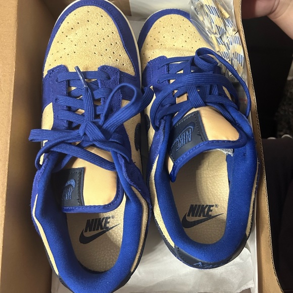 Nike Dunk Low - Picture 2 of 5